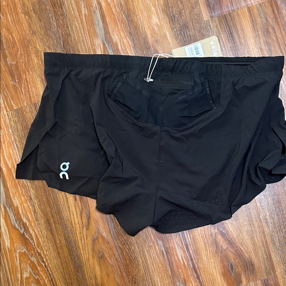 On Running Men’s Race Black XL Athletic Shorts NWT - Picture 2 of 3